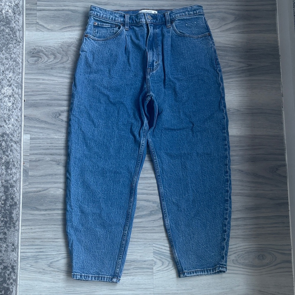 Abercrombie & Fitch Relaxed Fit Blue Jeans. 80’s Mom High Rise. Size 30, Short.